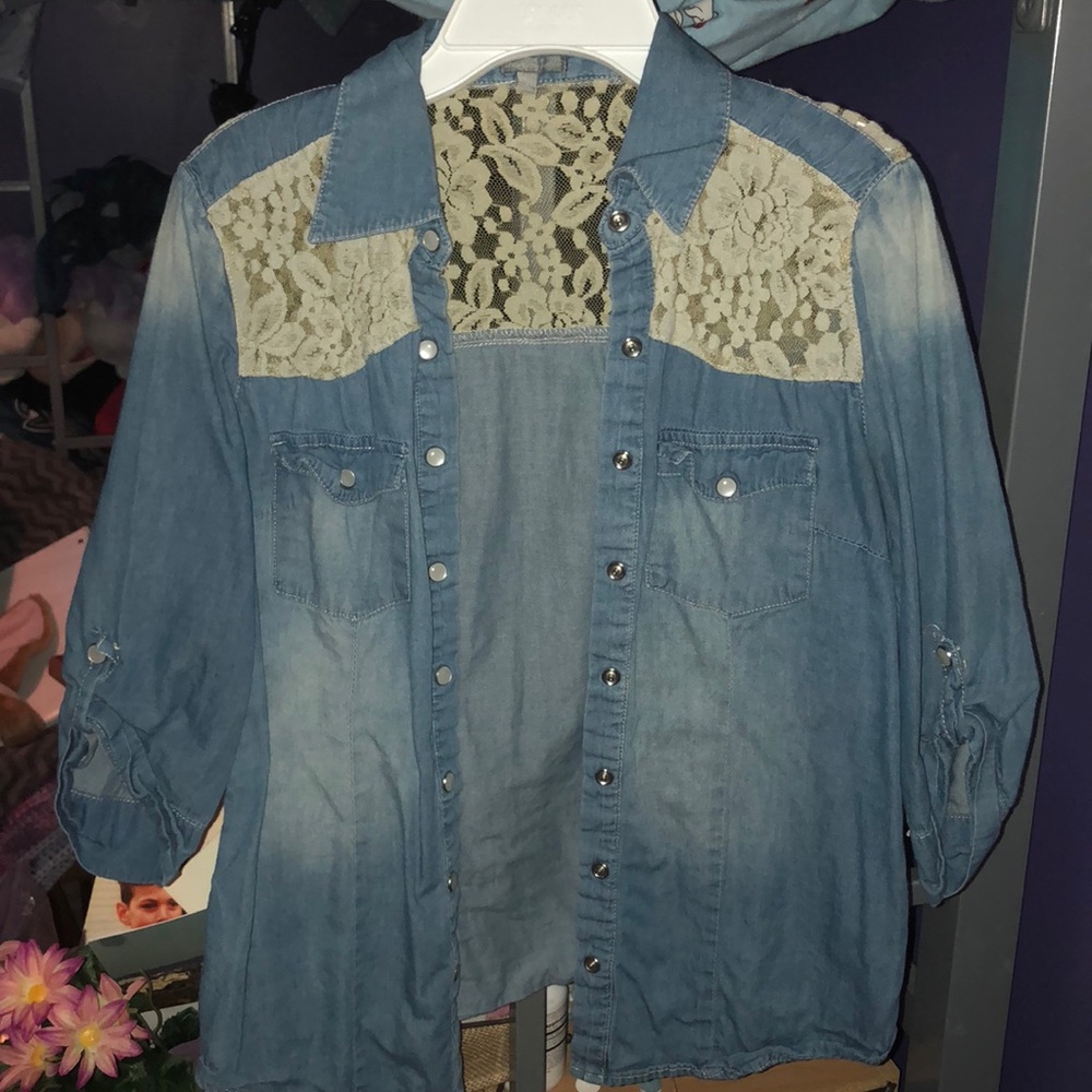 Denim shirt with gorgeous lace